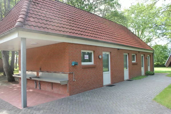 Sanitärhaus mit Campingküche
